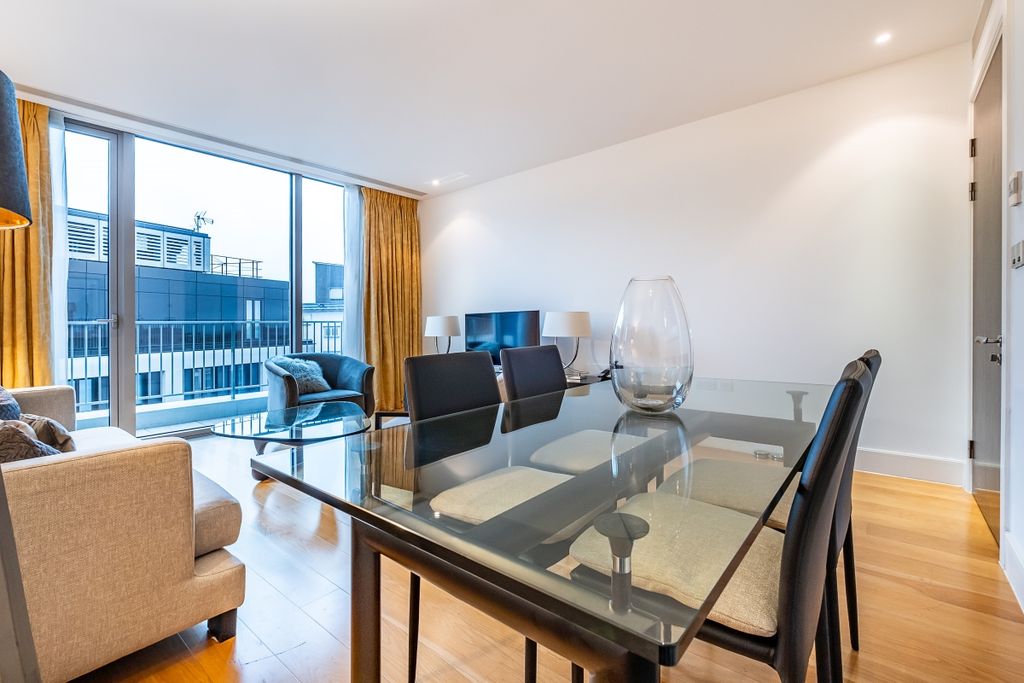 Property photo 3 of 19 Reception