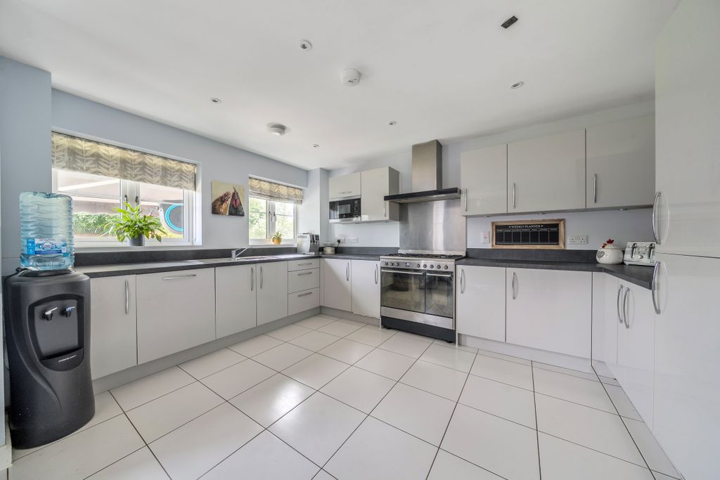 Property photo 2 of 17 13542611168Cbcd8Fb64c3