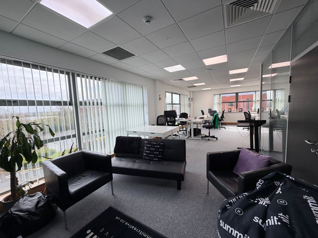 Property photo 3 of 9 Photo 12