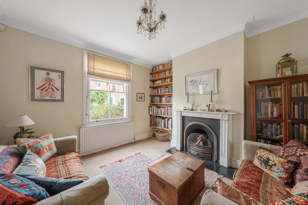 Property photo 2 of 27