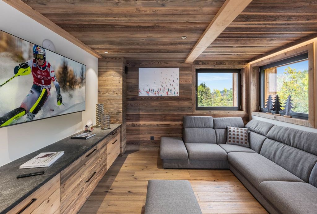 Property photo 1 of 12 Combloux Chalet For