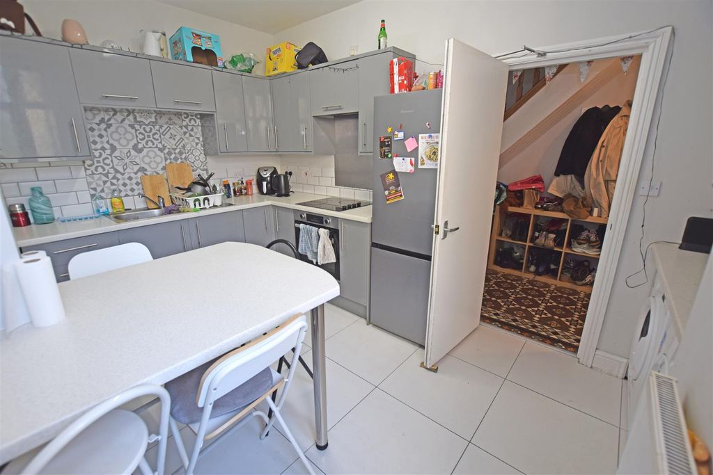 Property photo 3 of 12 Kitchen.Jpg