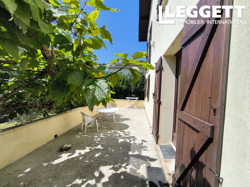 Property photo 2 of 8