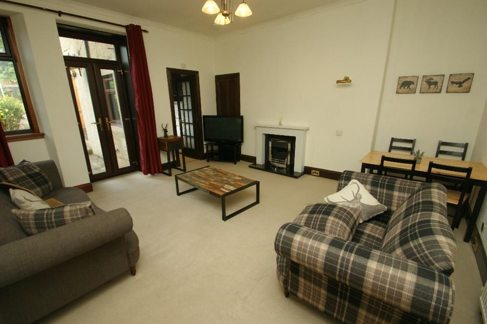 Property photo 2 of 8 Lounge