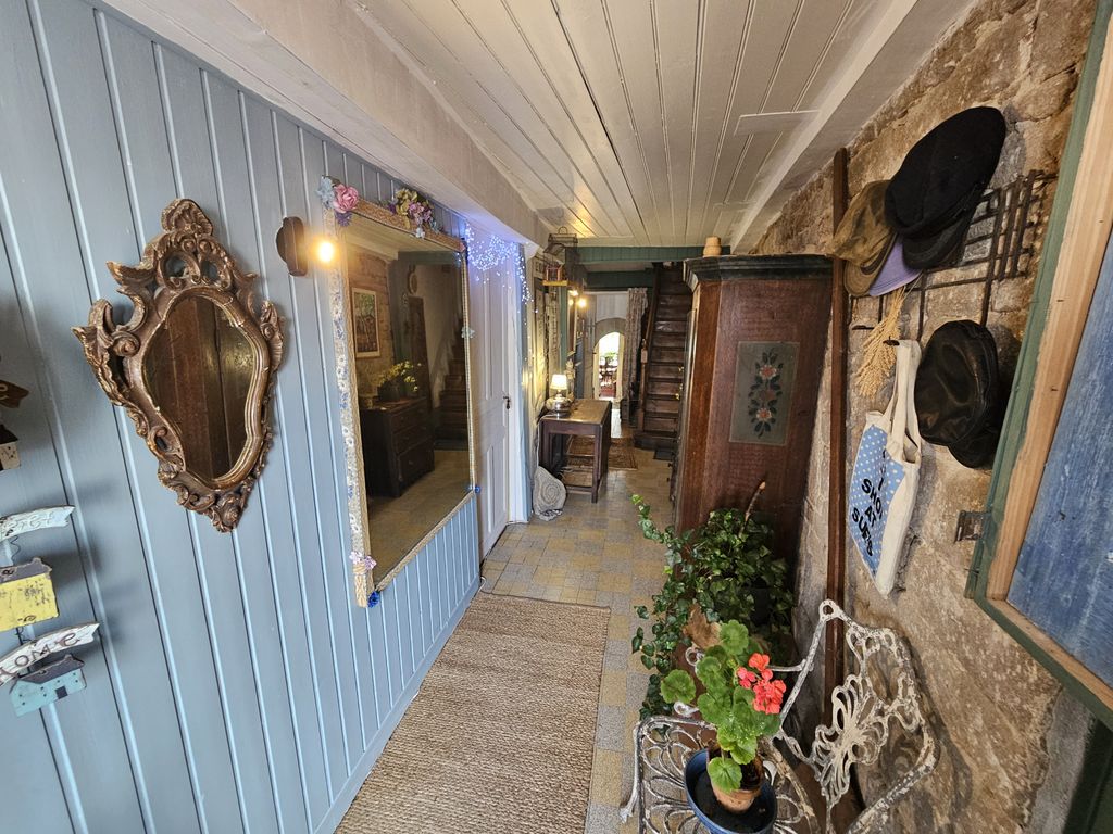 Property photo 2 of 10 Photo_4d924207545A072c7E79B6019c6199E7