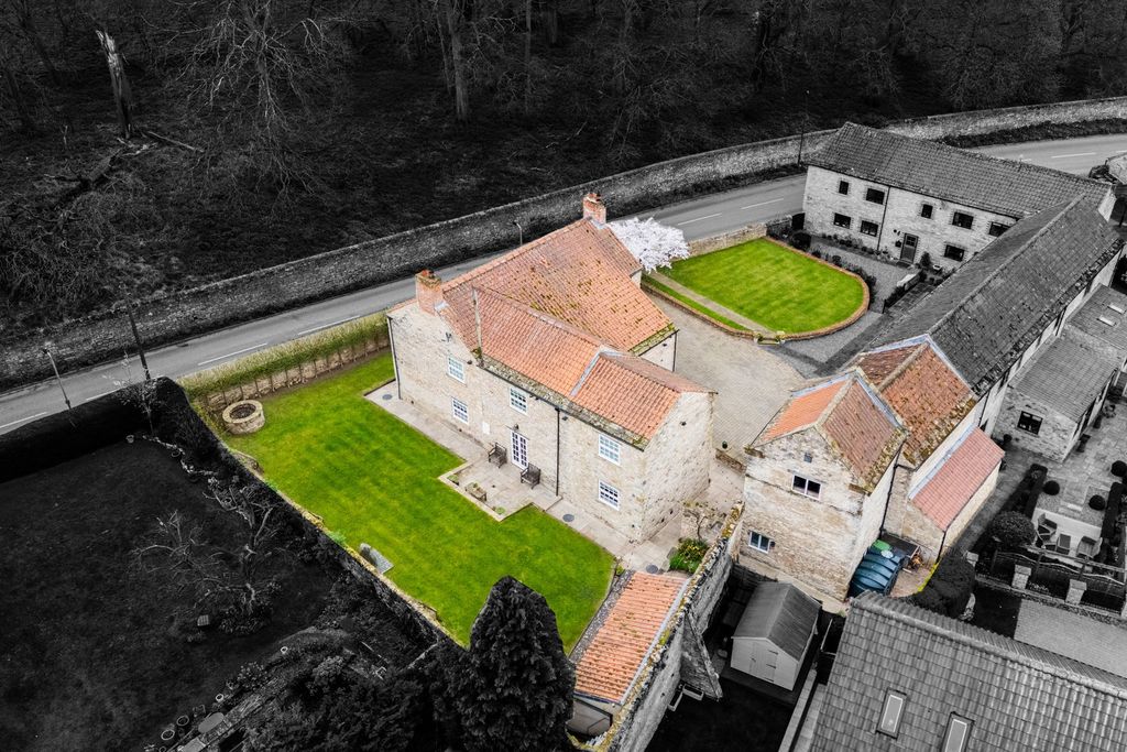 Property photo 3 of 36