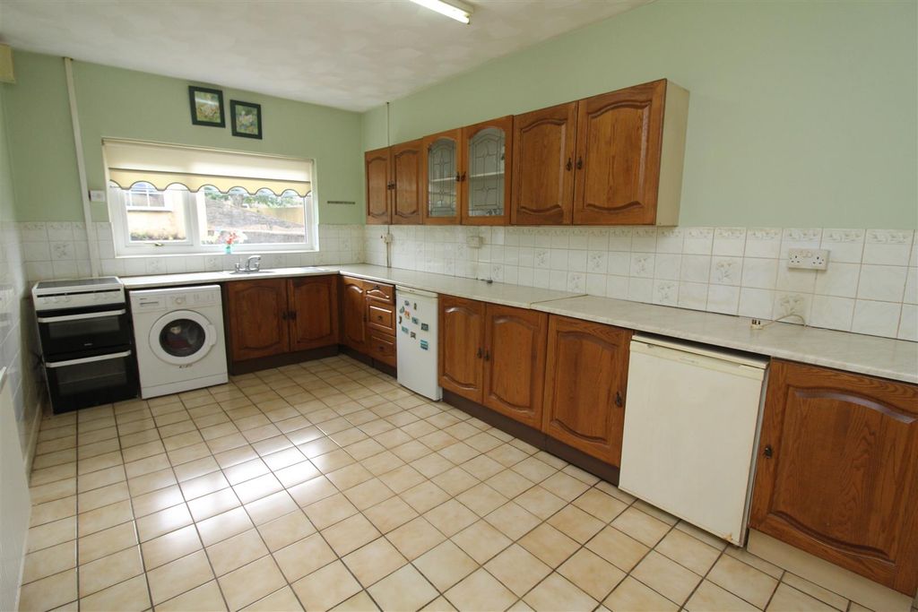 Property photo 2 of 27 Kitchen/Breakfast Room