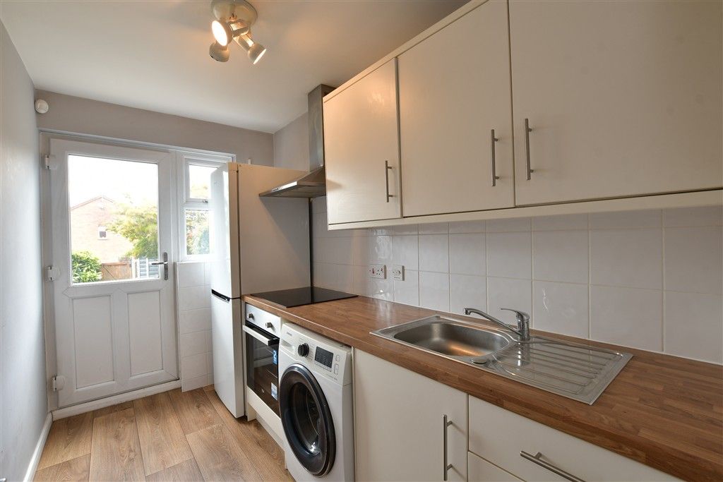 Property photo 3 of 8 Kitchen