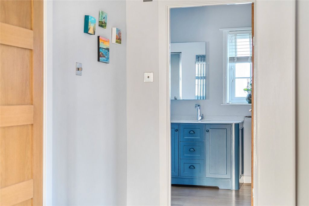 Property photo 3 of 4 Cameo