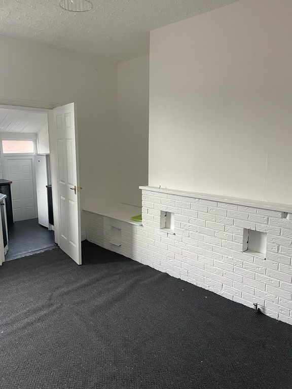 Property photo 2 of 6 Lounge