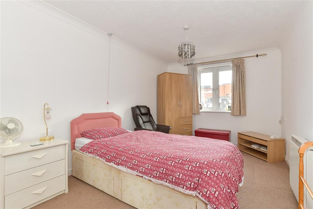 Property photo 3 of 6 Bedroom