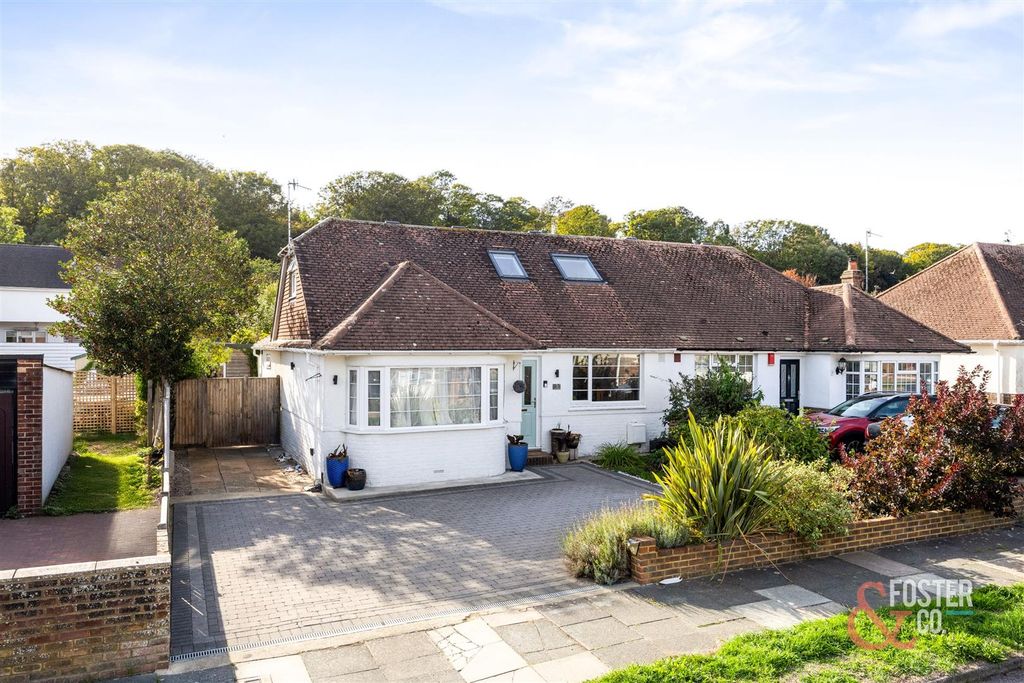 Property photo 1 of 22 Eley Drive, 1-022.Jpg