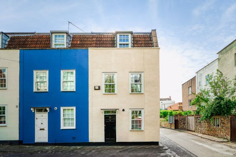 Property photo 1 of 17 External
