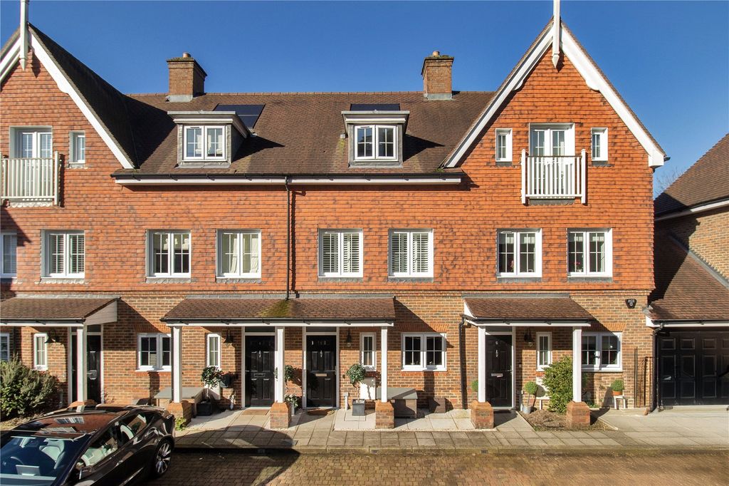 Property photo 1 of 17 5 Sovereign Place