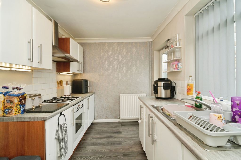 Property photo 3 of 14 Kitchen