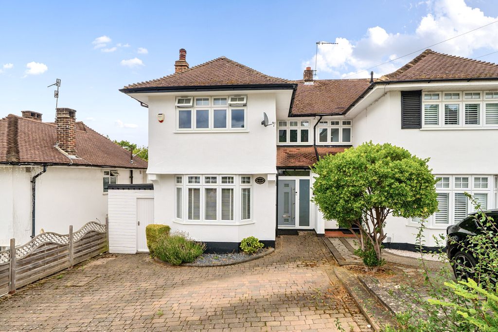 Property photo 1 of 22 1333158-1-688B733...
