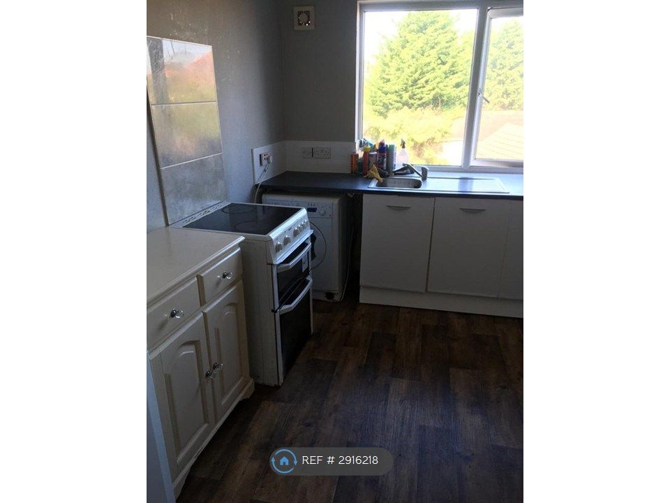 Property photo 2 of 4 Kitchen