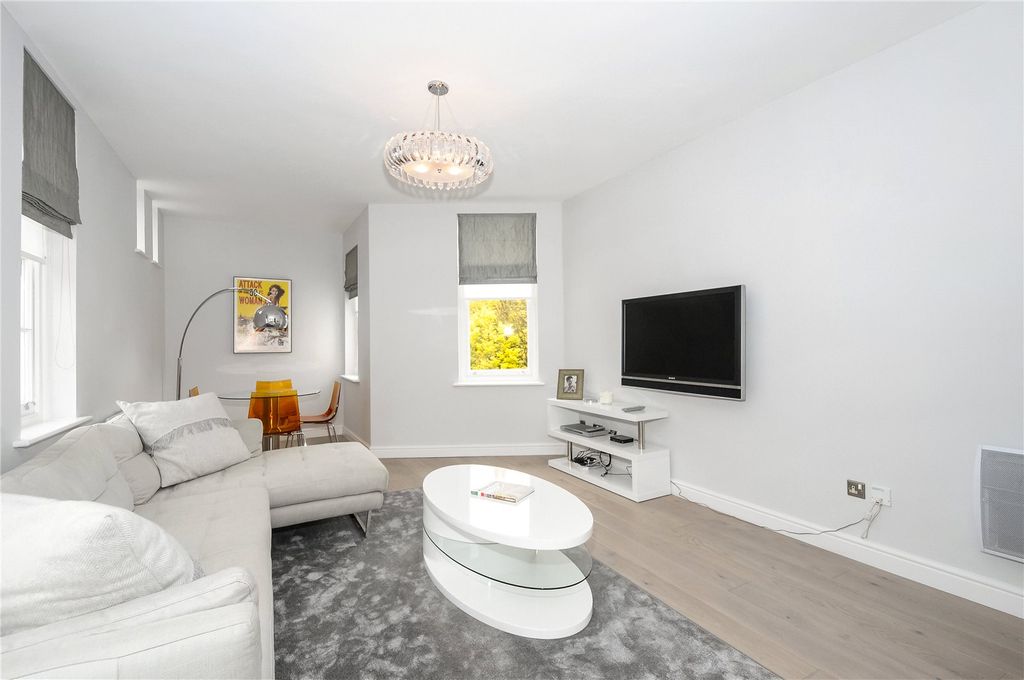 Property photo 3 of 11 Sitting Room