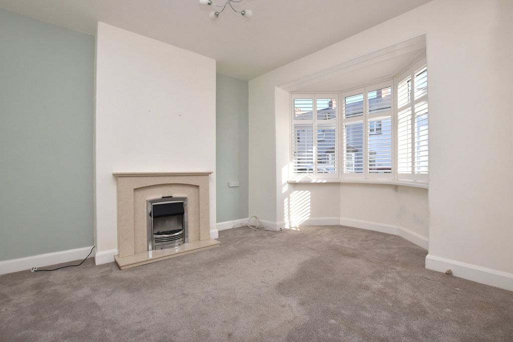 Property photo 2 of 11 Living Room