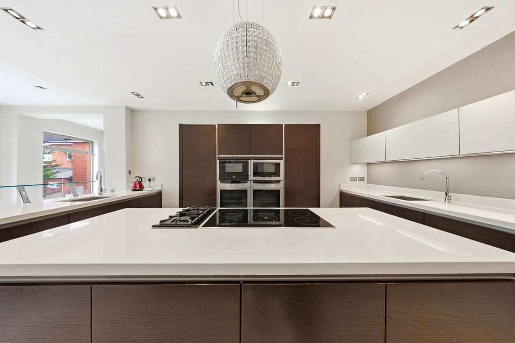 Additional image 11 of 7 bed semi-detached house for saleBroom Lane, Salford M7