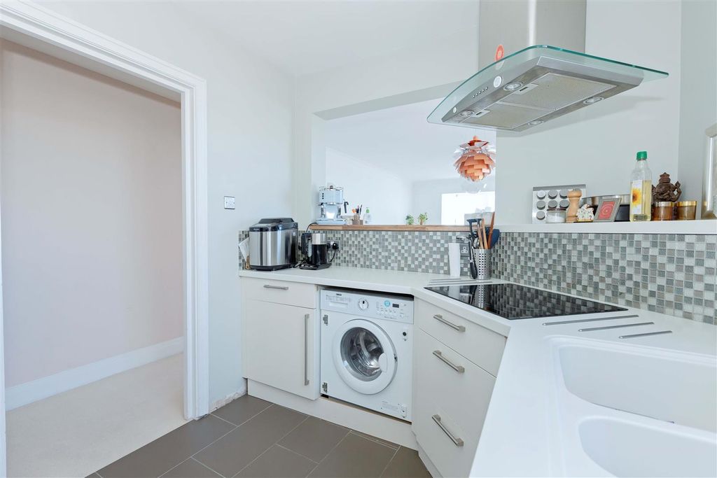 Property photo 3 of 13 40 Balcombe_8.Jpg