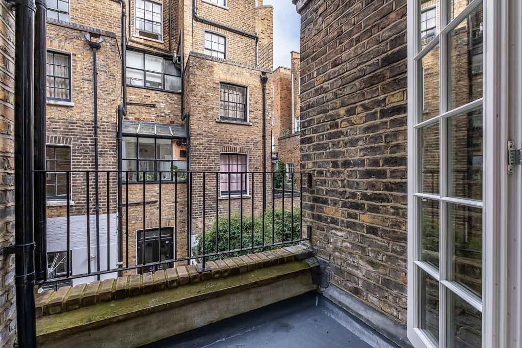 Property photo 3 of 16 Winchester-Street-08