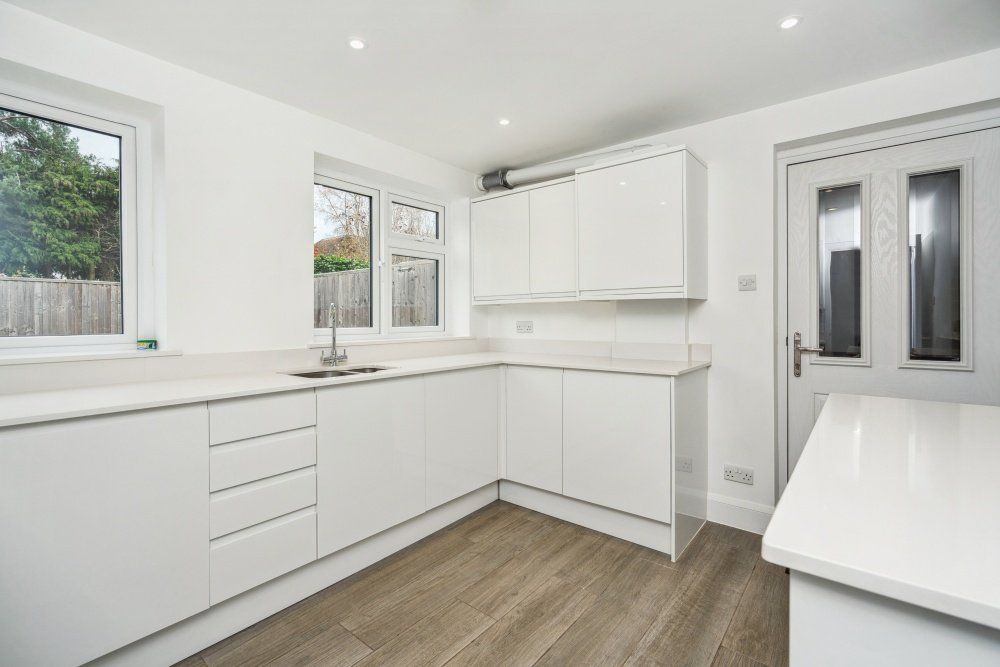 Property photo 2 of 11 Kitchen