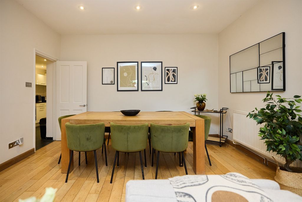 Property photo 3 of 31