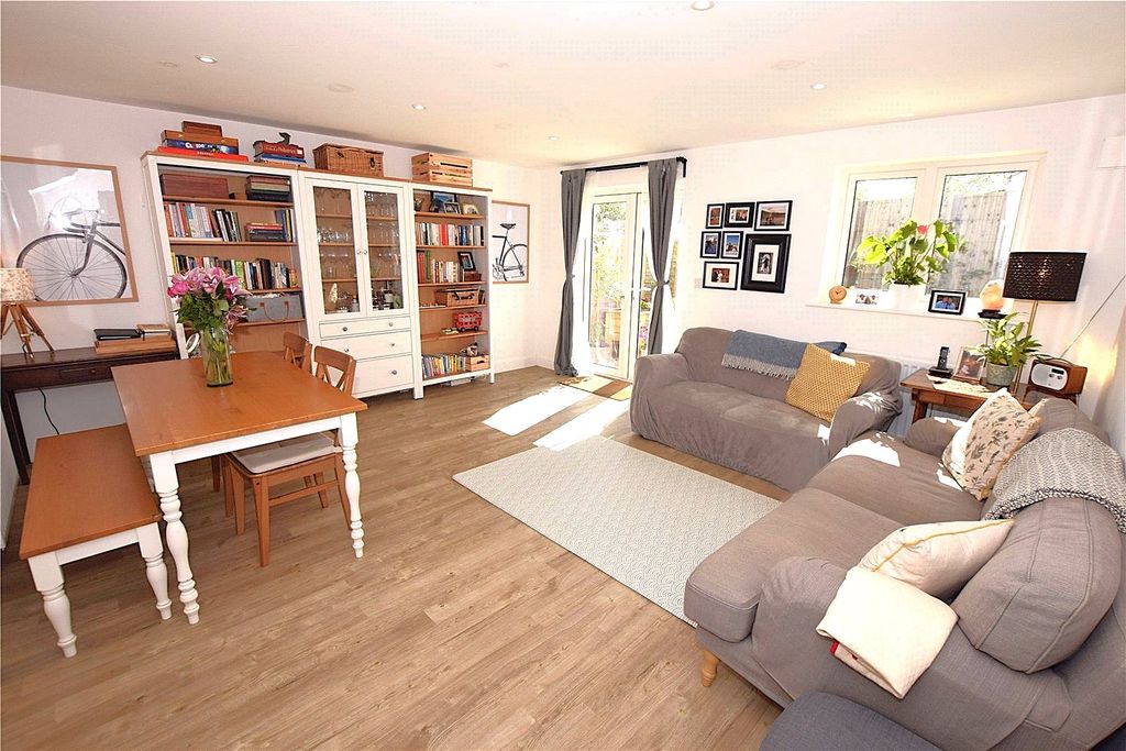 Property photo 3 of 11 Picture No. 28