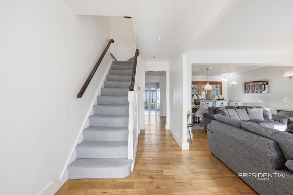 Property photo 3 of 33