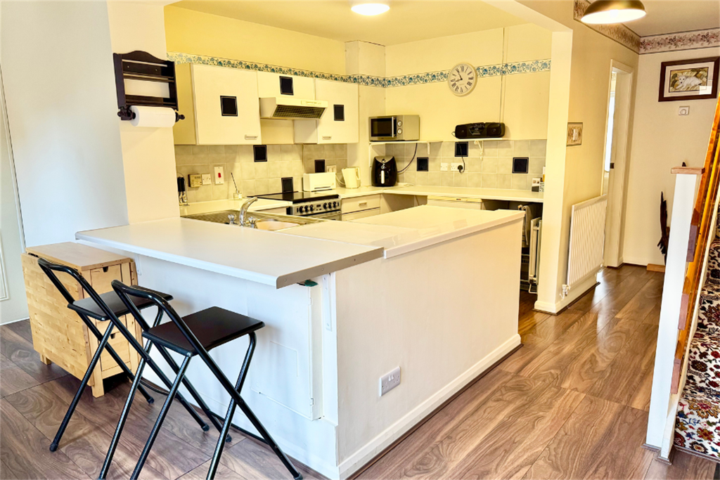 Property photo 3 of 24 Kitchen/Breakfast
