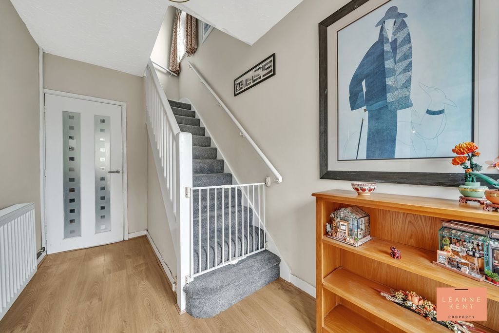 Property photo 2 of 40