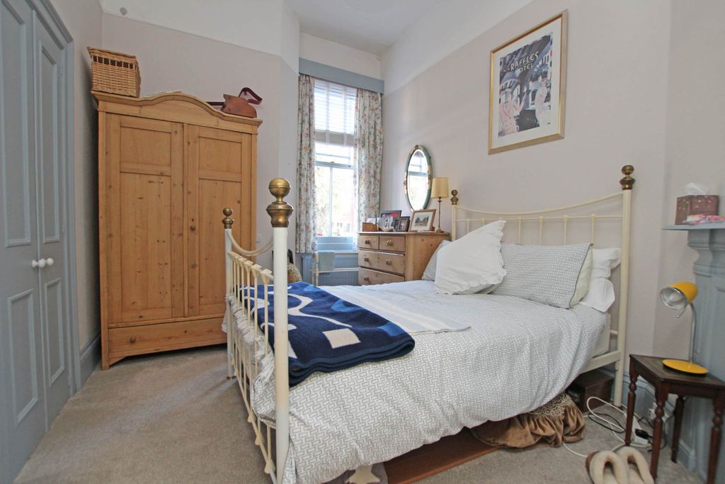 Additional image 7 of 3 bed flat for saleGrassington Road, Eastbourne BN20