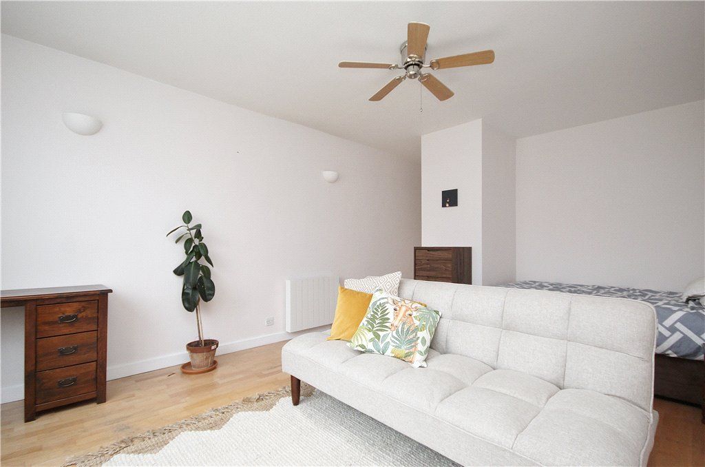 Property photo 2 of 8 Studio Room