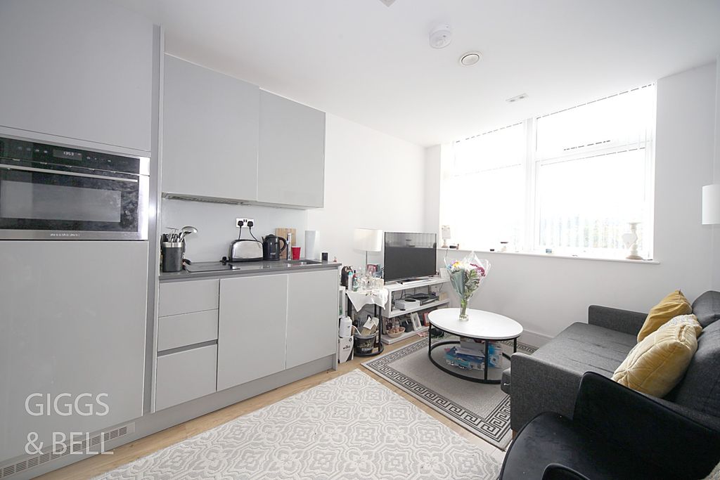 Property photo 2 of 7 1878462