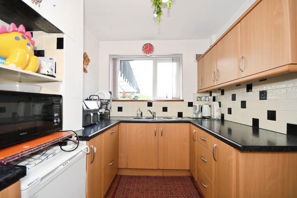 Property photo 2 of 20 Kitchen.Jpg