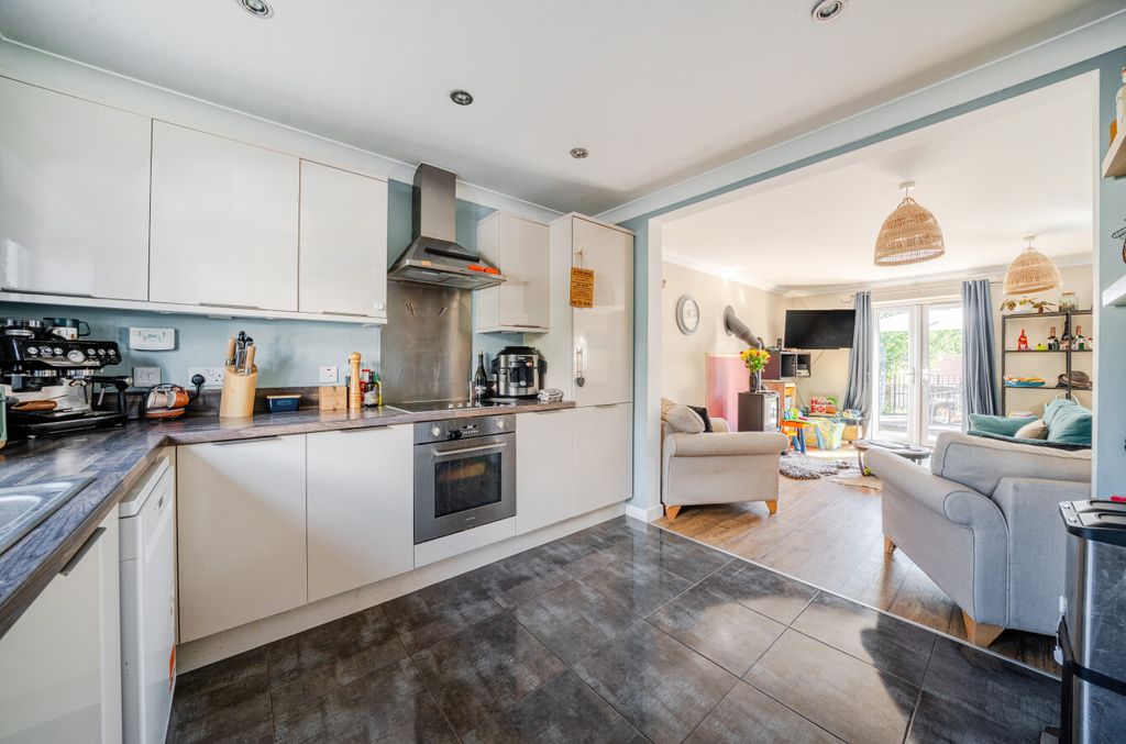 Property photo 3 of 15 Bampton, Seddons