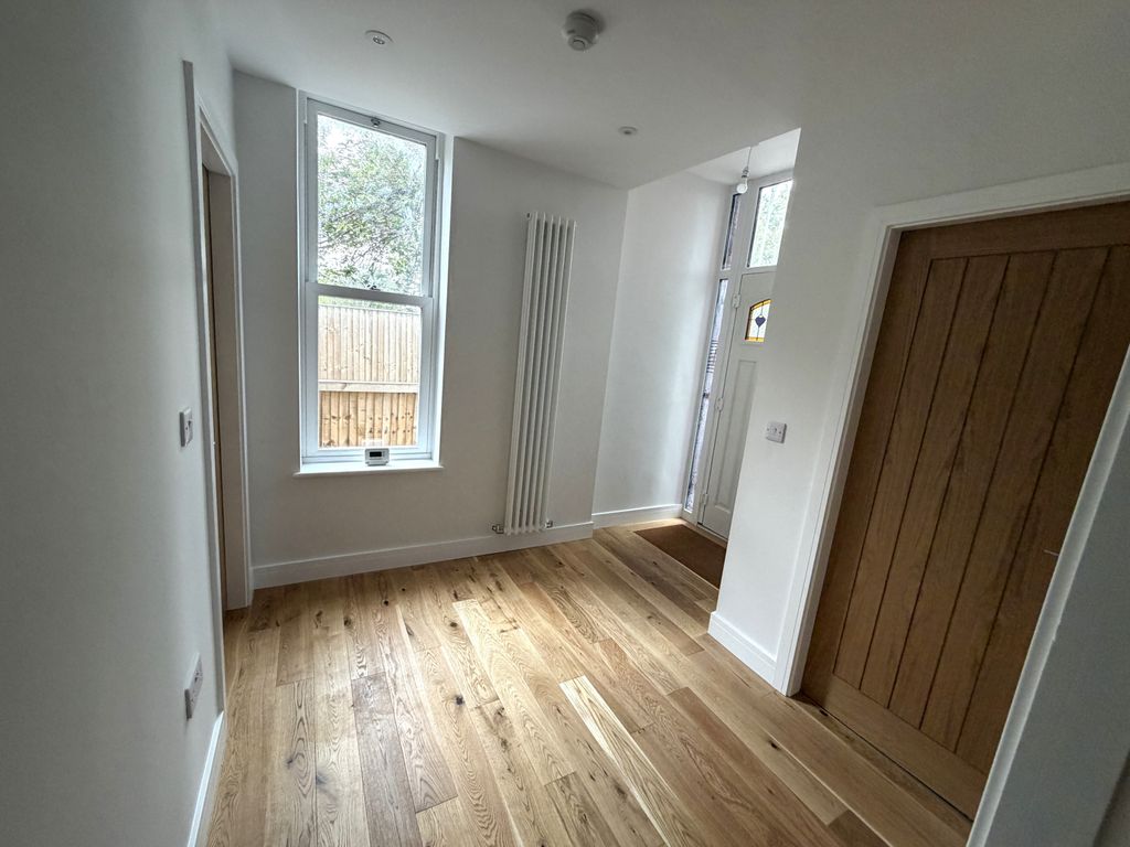 Property photo 2 of 10 Hallway
