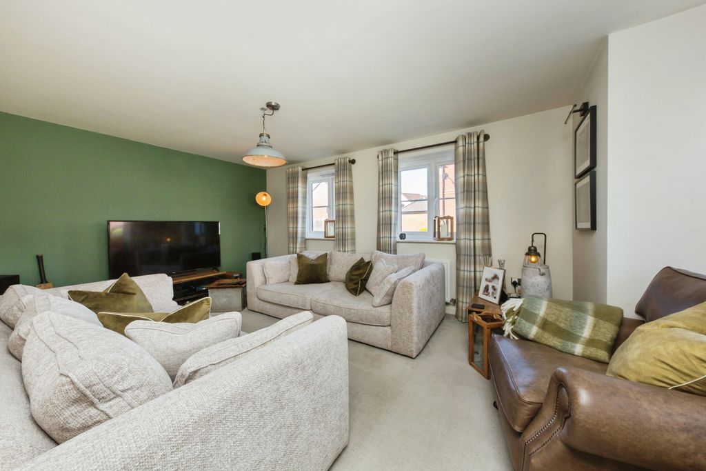 Property photo 2 of 20 Lounge