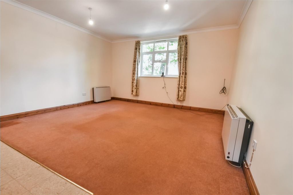 Property photo 2 of 6 Dsc_8912.Jpg