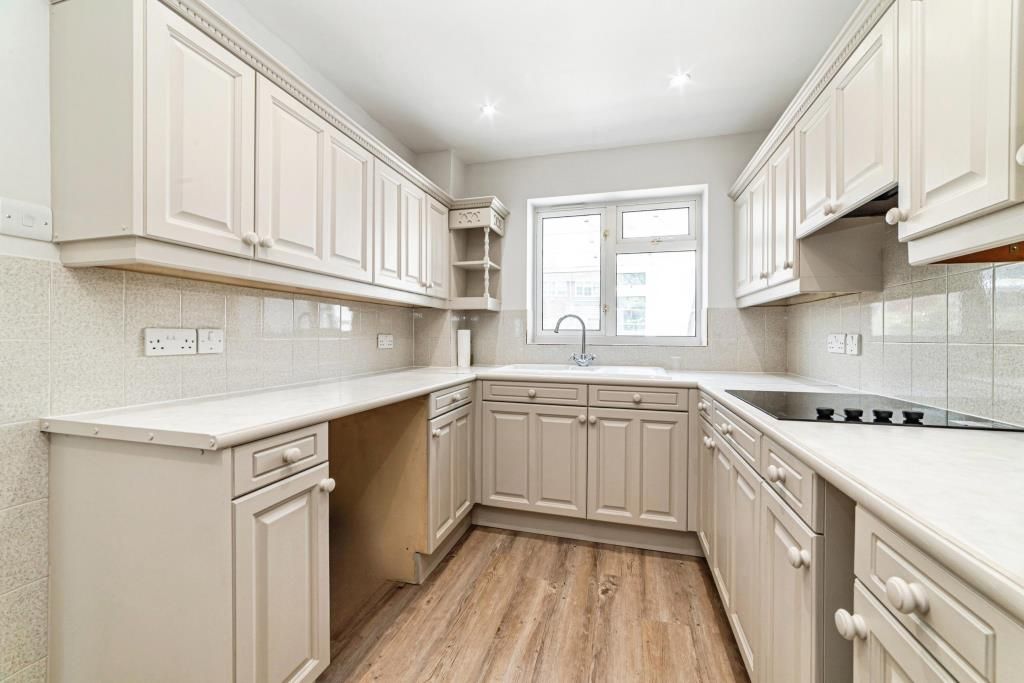 Property photo 2 of 24 Kitchen