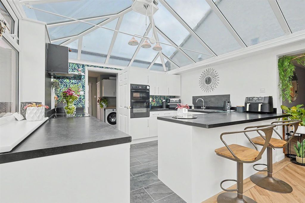 Property photo 3 of 33