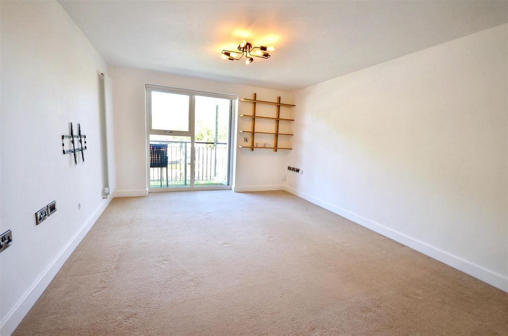 Property photo 2 of 14 Lounge