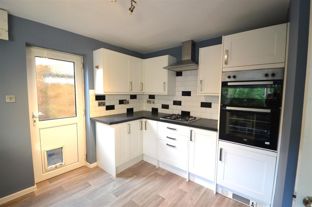 Property photo 2 of 10 Kitchen.Jpg