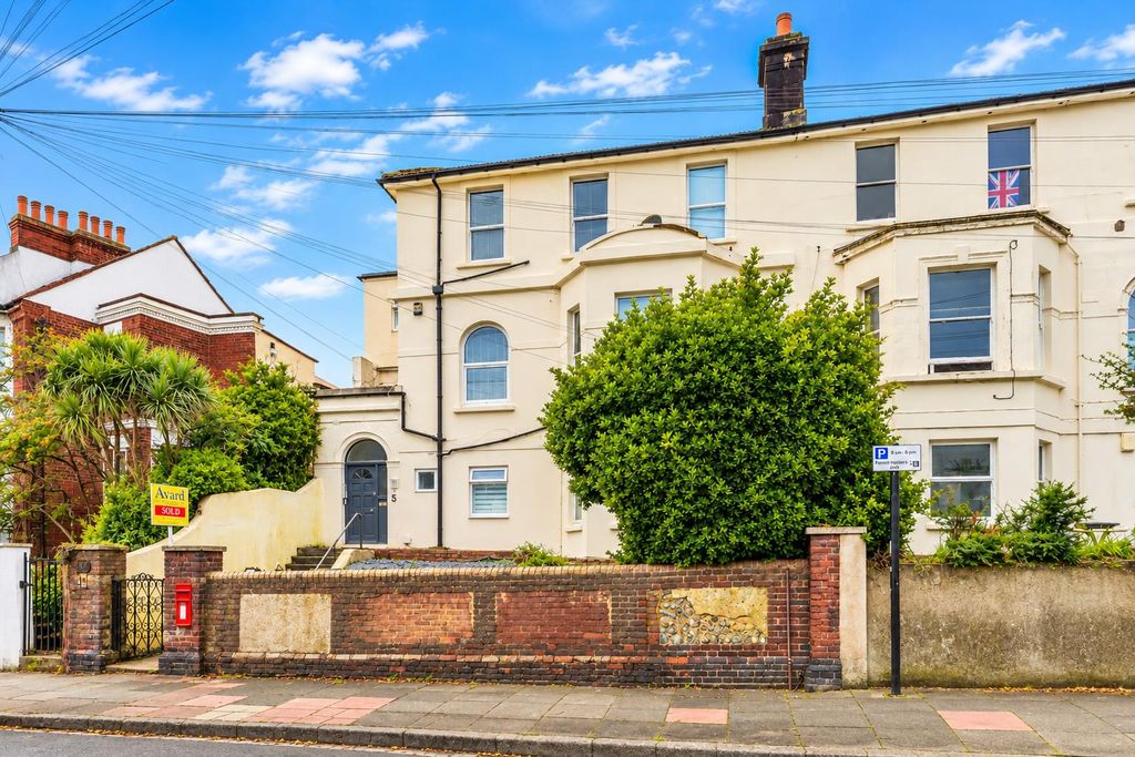 Property photo 2 of 24 758.Png