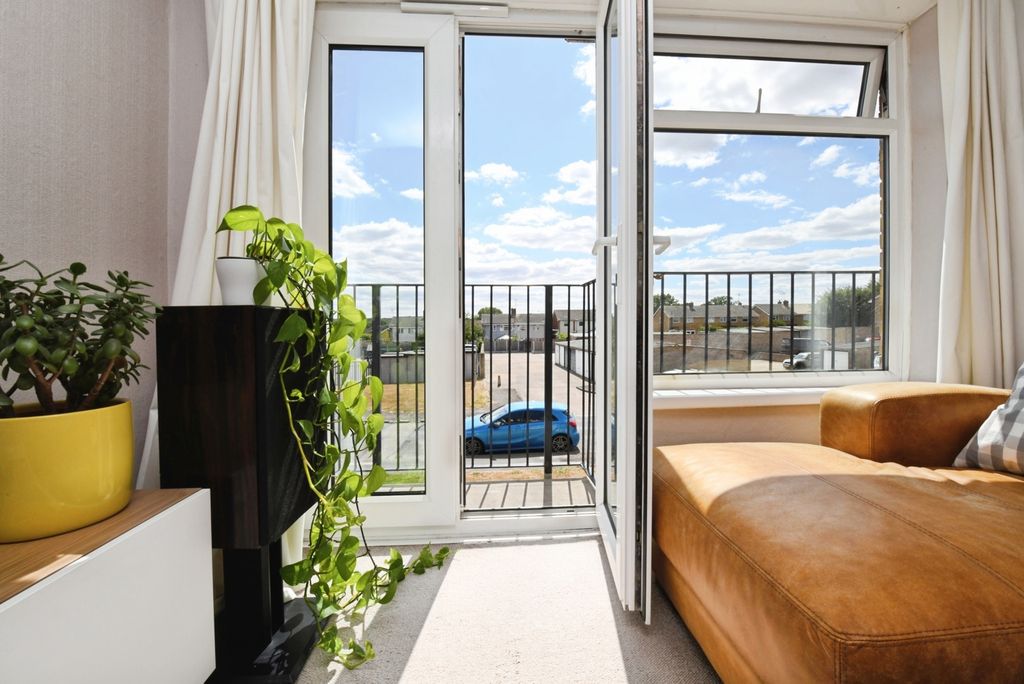 Property photo 3 of 17 Pbox-Img.Jpg