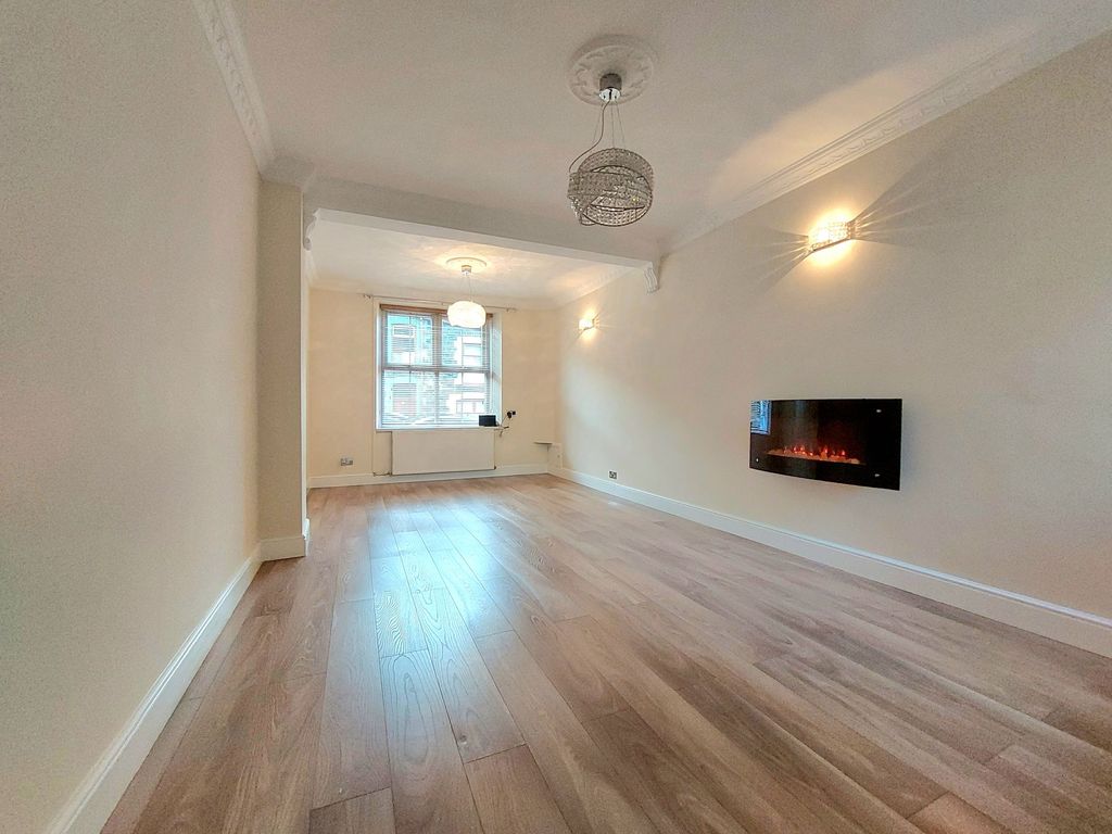 Property photo 2 of 29