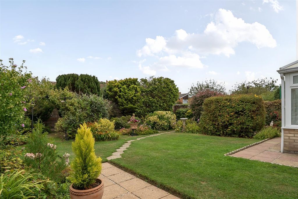 Property photo 2 of 15 Garden