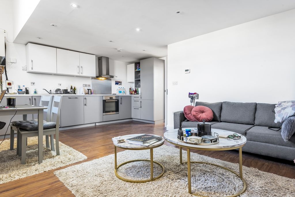 Property photo 1 of 5 805890 (2)