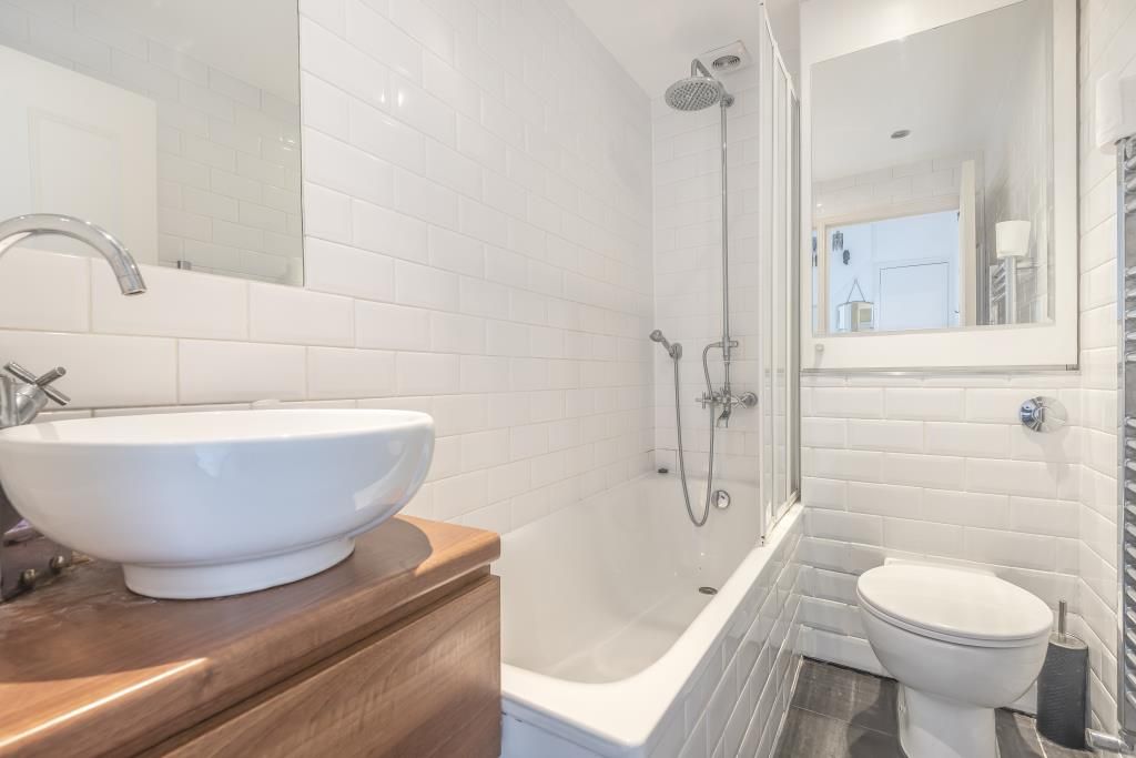 Property photo 3 of 11 Bathroom